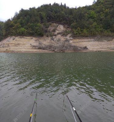 春天河道阴天钓鱼技巧是什么？如何提高钓鱼成功率？  第2张