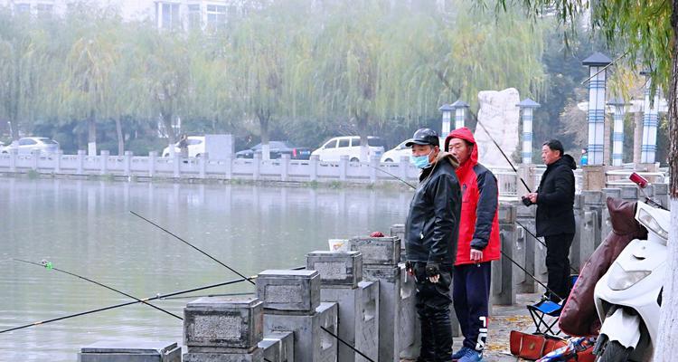 大雪覆盖下如何进行冰钓？掌握哪些技巧能提高成功率？  第2张