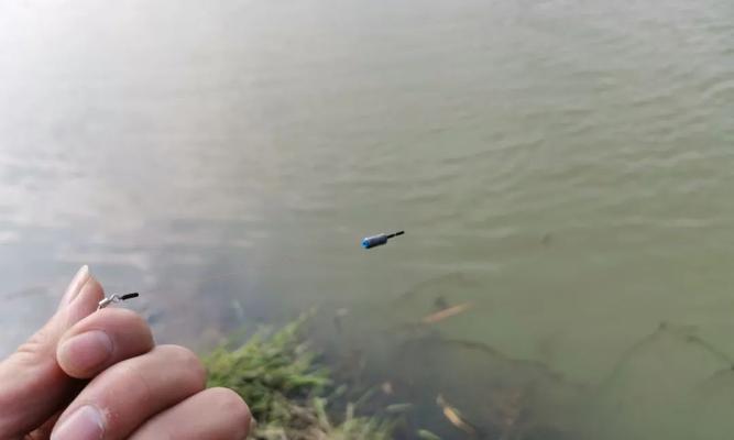 钓鱼看漂调漂技巧法有哪些？如何提高钓鱼漂的灵敏度？  第2张