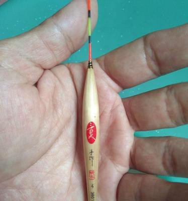 钓鱼时如何正确看漂提竿？有哪些技巧可以提高成功率？  第1张