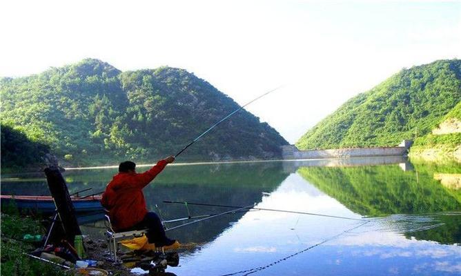 冬天钓鱼调漂技巧是钓底还是钓浮？如何选择合适的钓法？  第2张