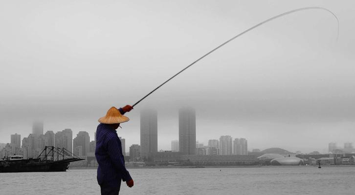 冬天刮大风雨天钓鱼技巧是什么？如何应对恶劣天气钓鱼？  第1张