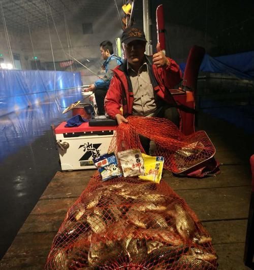 冬天黑坑下雨钓鱼技巧是什么？如何应对雨天钓鱼挑战？  第1张