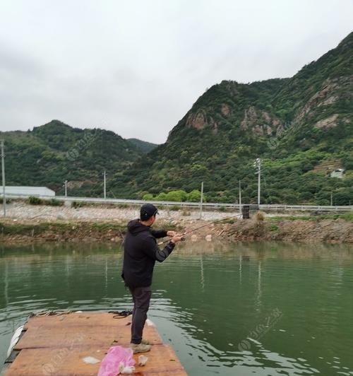 冬天在家塘钓鱼应该注意哪些技巧和方法？  第1张
