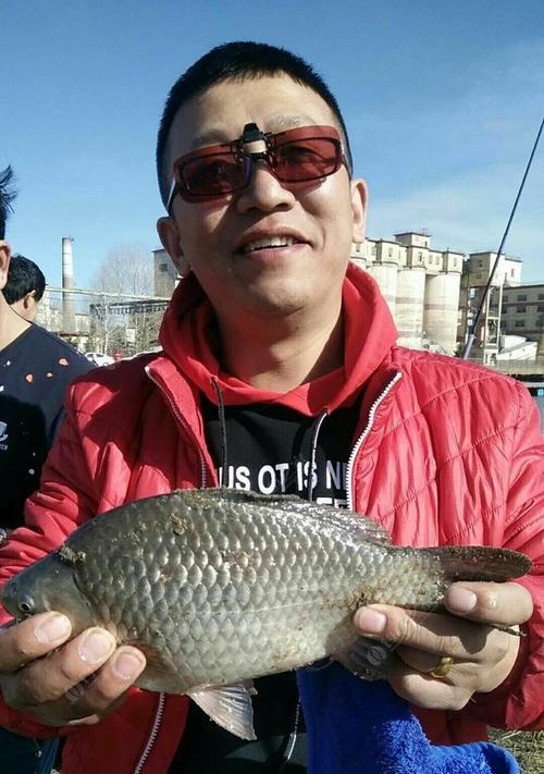 冬天钓鱼鲫鱼有哪些技巧？如何提高鱼塘钓鱼的成功率？  第2张