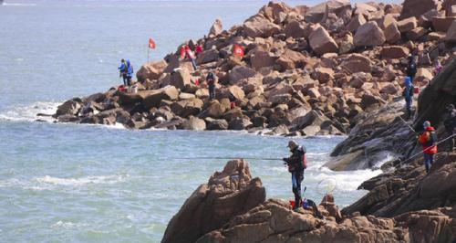 海浪面前钓鱼技巧有哪些？如何应对海浪提高钓鱼成功率？  第2张