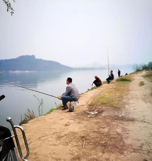 河边钓鱼有哪些好方法和技巧？如何提高钓鱼成功率？  第3张