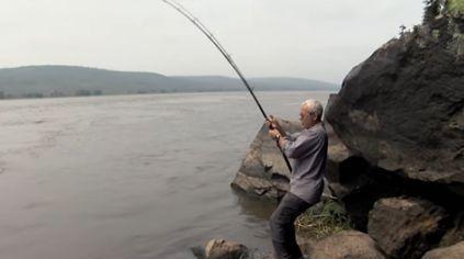 河边浑水钓鱼技巧有哪些？如何提高浑水钓鱼的成功率？  第2张